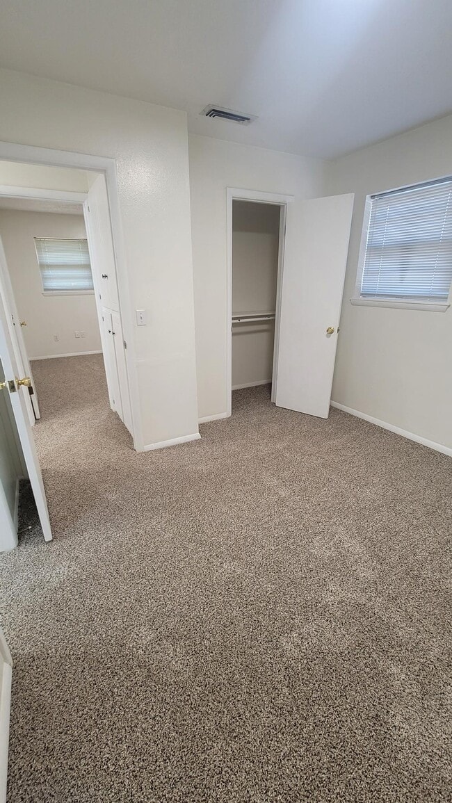 Building Photo - 515 Gayclifee Terrace