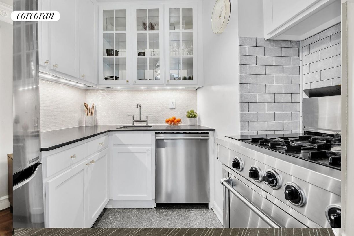 Building Photo - 116 Pinehurst Ave