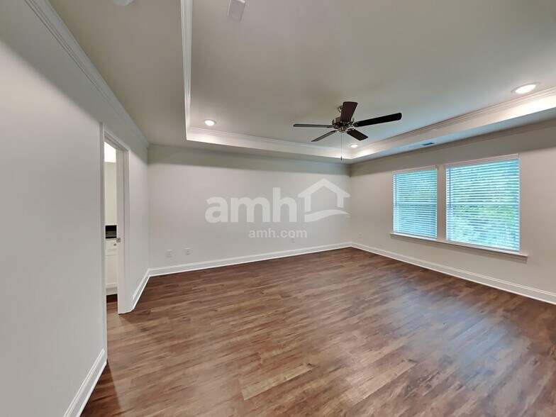 Building Photo - 175 Pecan Dr