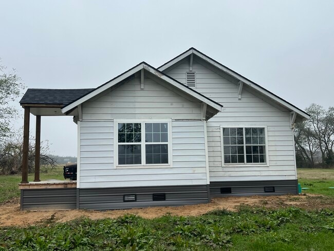 Primary Photo - 850 NE Acc Rd