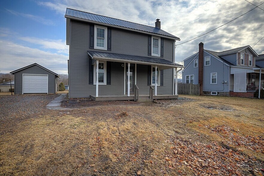 Primary Photo - 214 E 3rd St