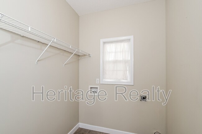 Building Photo - 880 Glenfield Dr