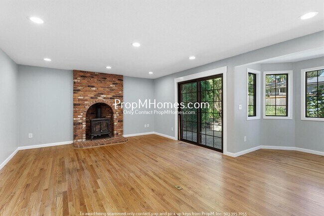 Building Photo - Updated Three Bedroom Home in Tigard!