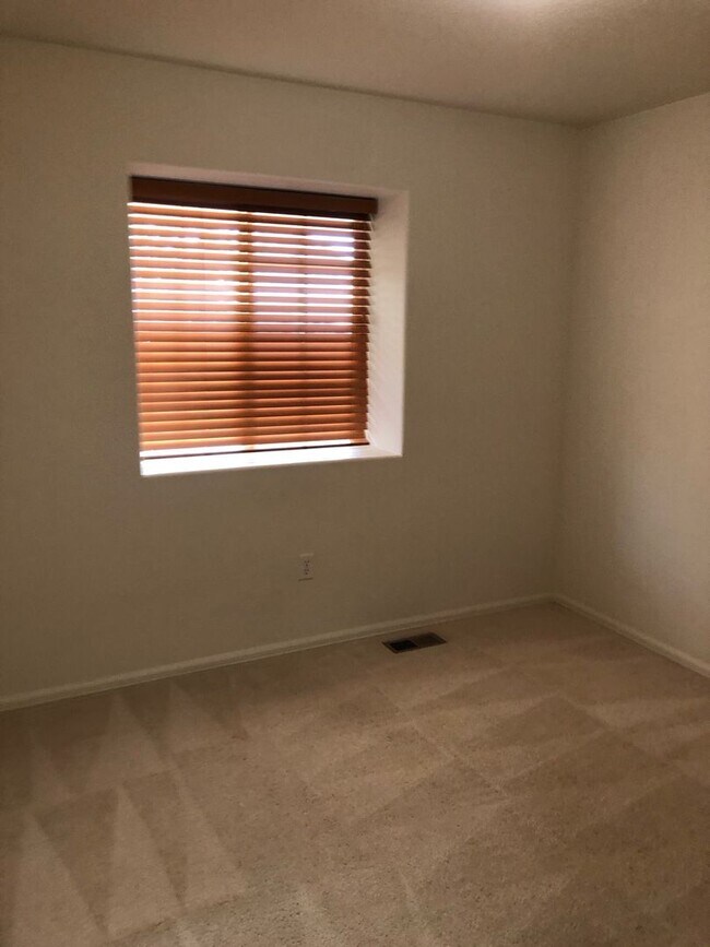 Building Photo - Great Home in West Greeley