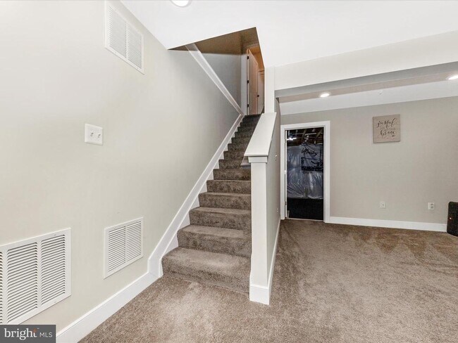 Building Photo - 1807 Fairway Ln
