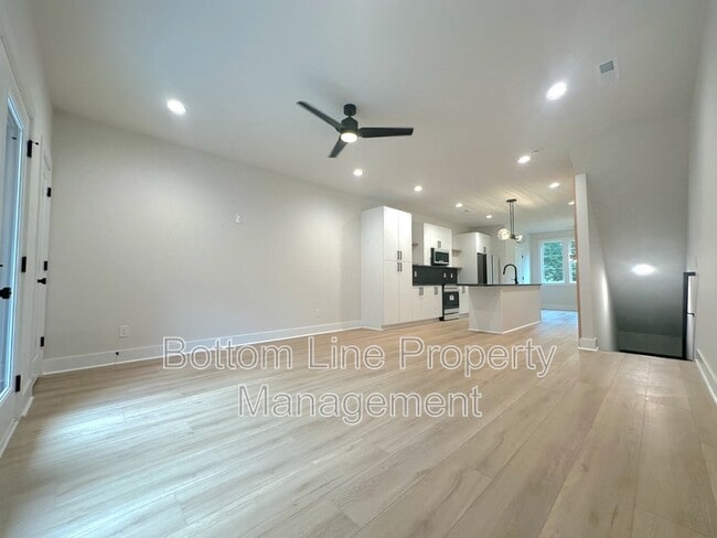 Building Photo - 1312 Carolyn Dr