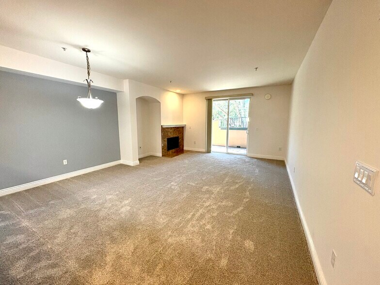 Building Photo - 1310 Creekside Dr
