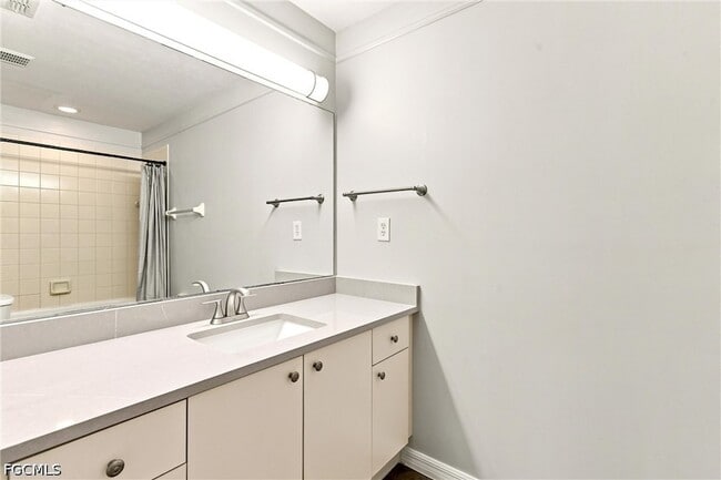 Building Photo - 15417 Bellamar Cir