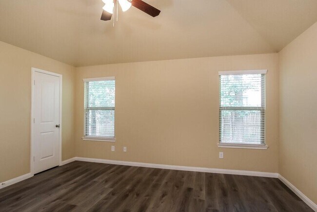 Building Photo - 988 Arbor Glen
