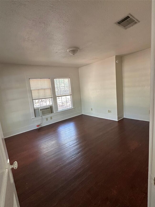 Building Photo - 2951 Elm Grove Ln