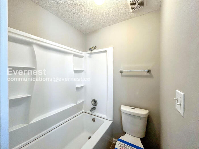 Building Photo - 7036 Foxhall Dr