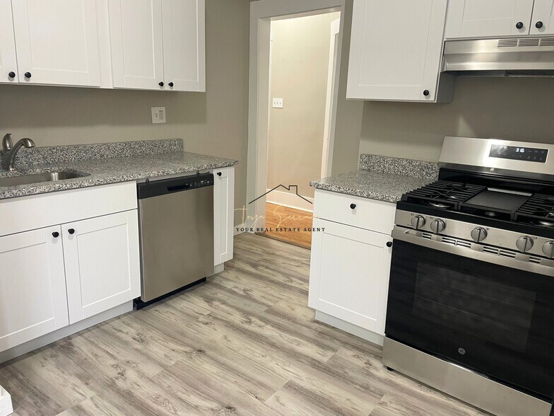 Building Photo - 6 Bowdoin Park