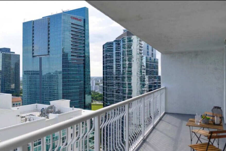 Building Photo - 1101 Brickell Ave