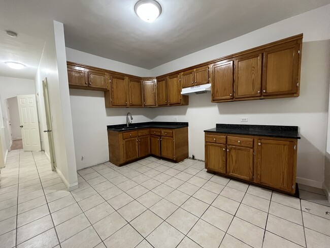 Building Photo - 4345 S Artesian Ave