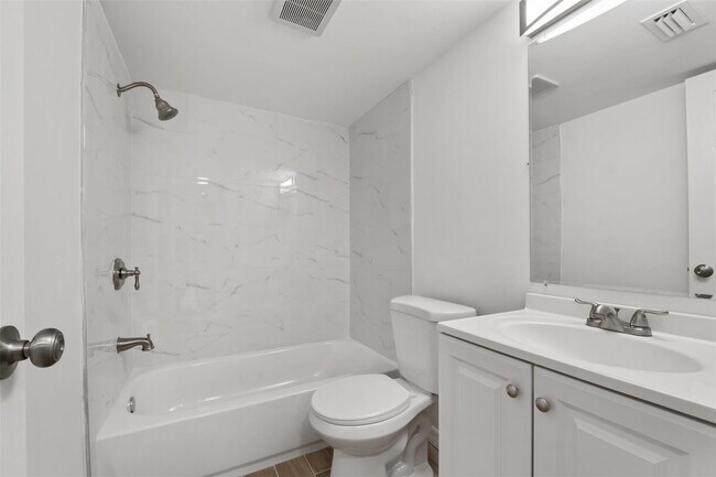 Building Photo - 1301 Emerald Terrace