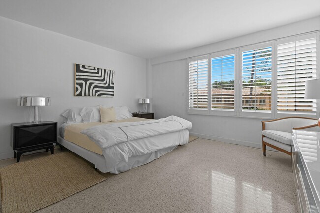 Building Photo - 170 N Ocean Blvd