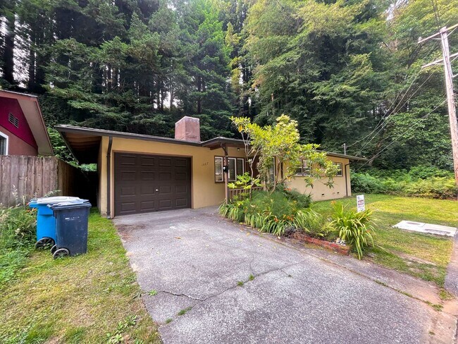 Building Photo - Enjoy Modern Living in this Upgraded home in a wooded area!