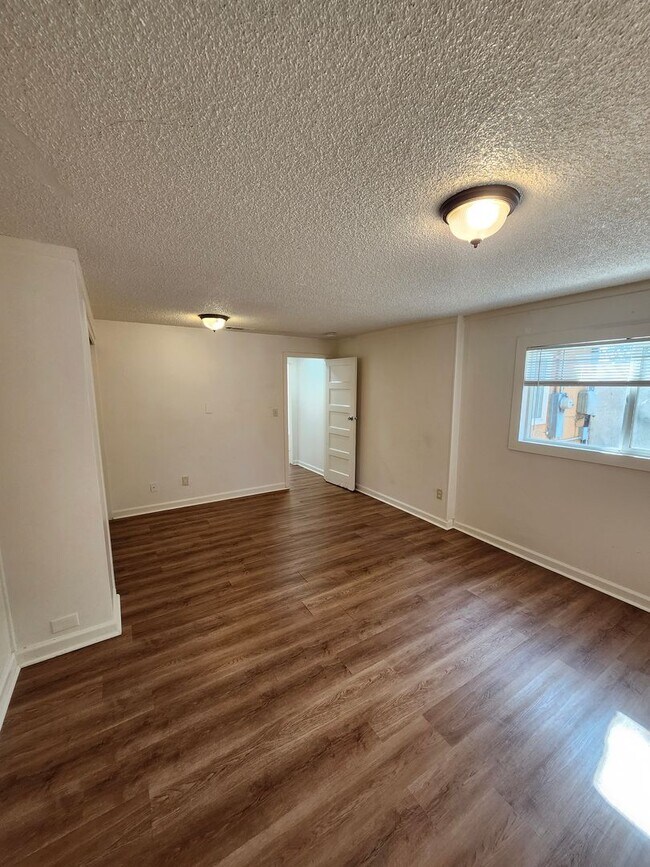 Building Photo - 1977 N F St