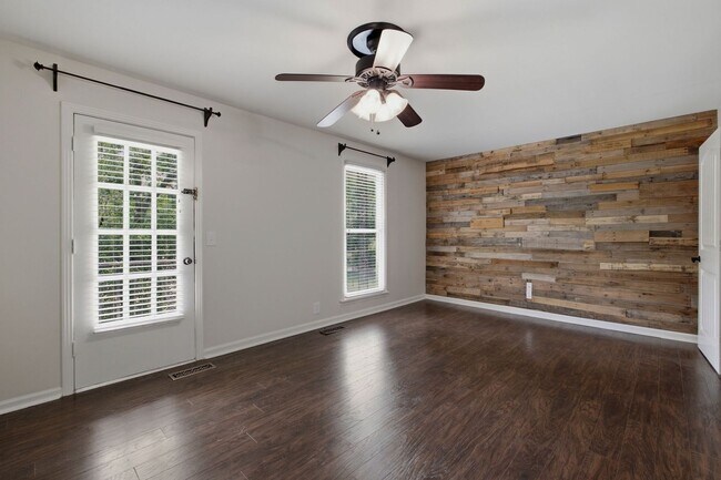 Building Photo - Charming Brentwood Home with In-Ground Pool