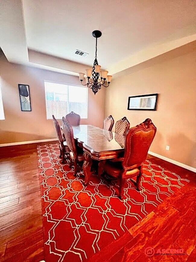 Building Photo - Beautiful Home in the Northwest!