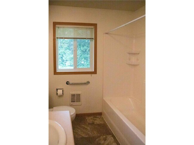 Building Photo - 512 Maple Ln