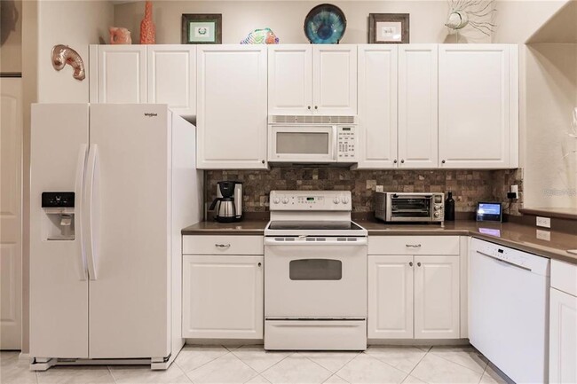 Building Photo - 323 Monaco Dr