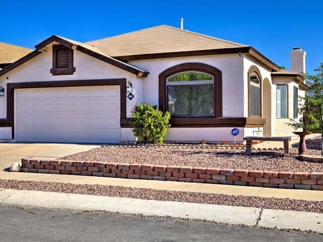 Building Photo - 3 Bedroom 2 Bathroom