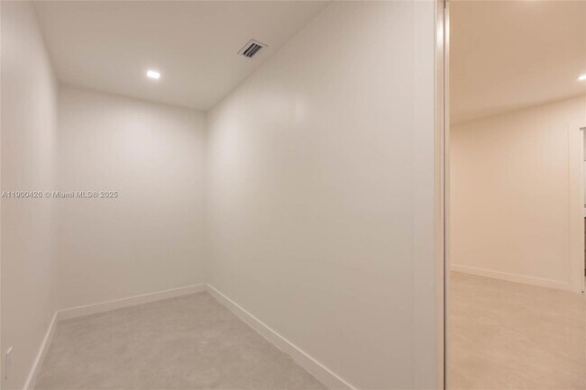 Building Photo - 10760 NW 29th Manor