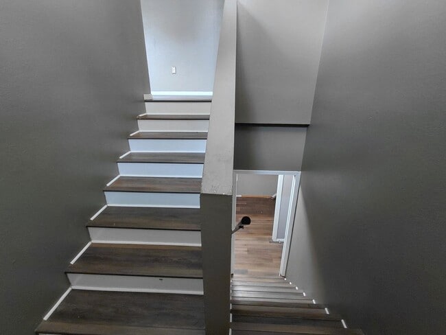 Building Photo - 15430 Top Dr