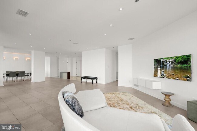 Building Photo - 100 Harborview Dr