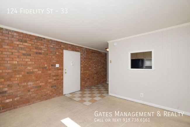 Building Photo - Very nice apartment convenient to everythi...