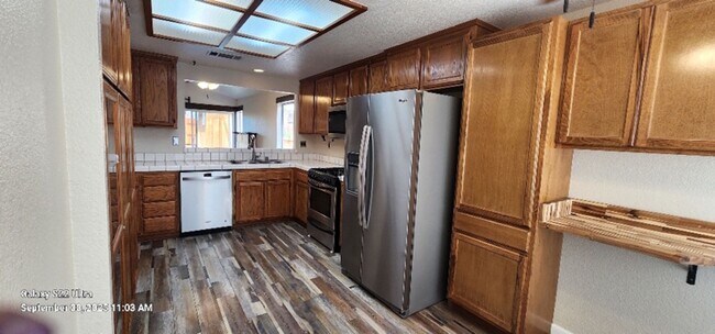 Building Photo - Beautiful & Unique 3 Bed 2 Bath Home w/Cus...