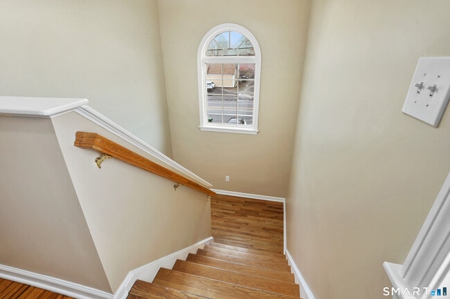 Building Photo - 1180 Main St