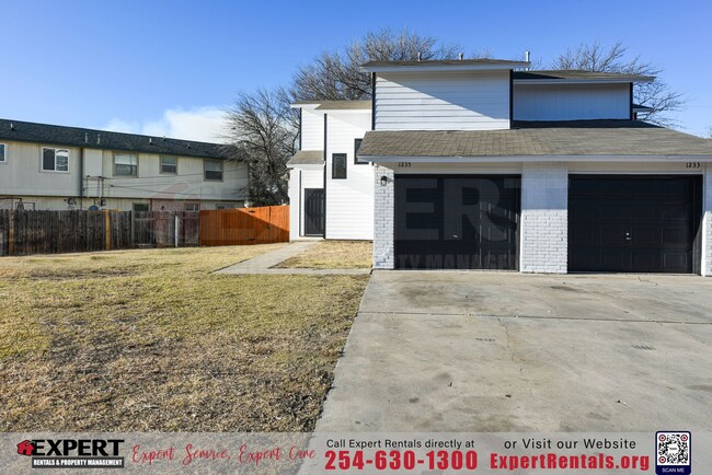 Building Photo - 1235 Royal Crest Dr