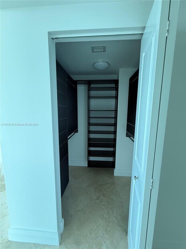 Building Photo - 480 NE 30th St