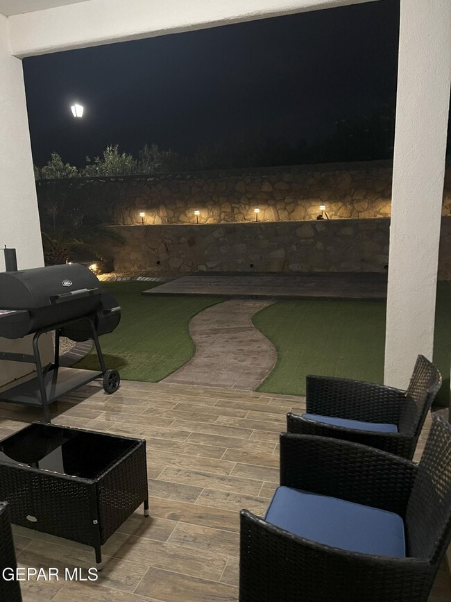 Building Photo - 14258 Loma Esmeralda