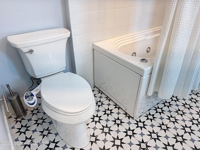 Building Photo - 1707 Shore Dr