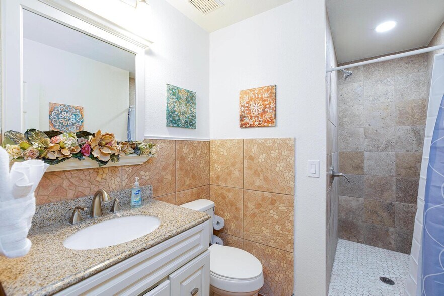 Building Photo - 1825 Casa Verde Dr