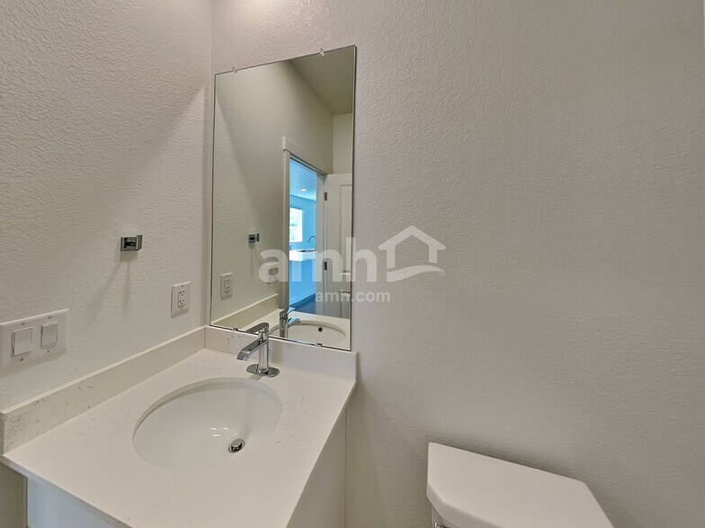 Building Photo - 26141 E Calhoun Pl
