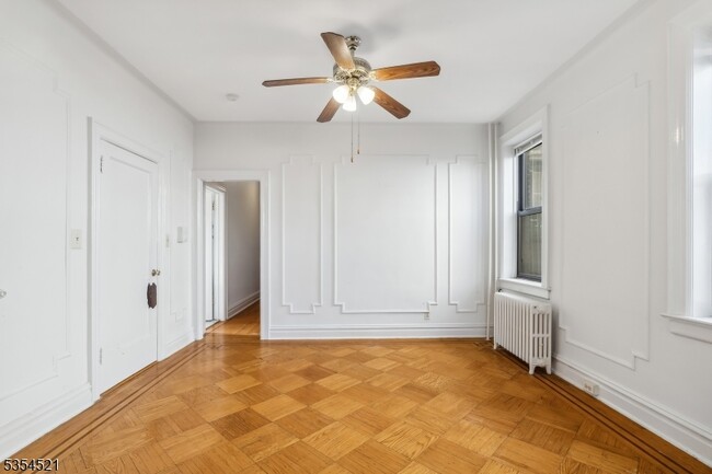 Building Photo - 463 Pavonia Ave