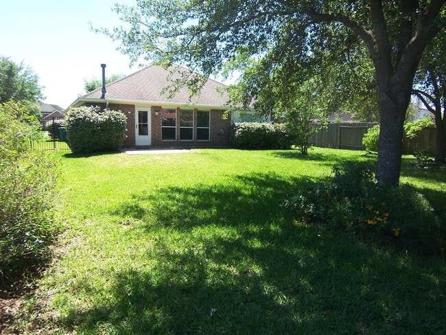 Building Photo - 25910 N Lakefair Dr