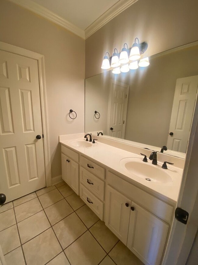 Building Photo - 314 Romar Pl