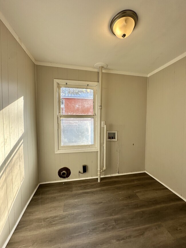 Building Photo - 3417 4th St W