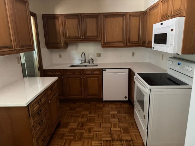 Building Photo - 3 Bedroom Ranch Home - Upper Arlington, OH