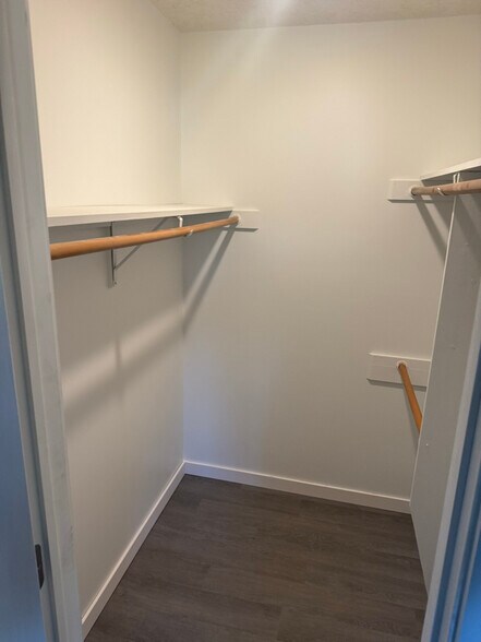 Building Photo - 4351 W Weaver Rd