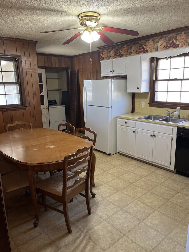 Building Photo - 3935 Yokley St