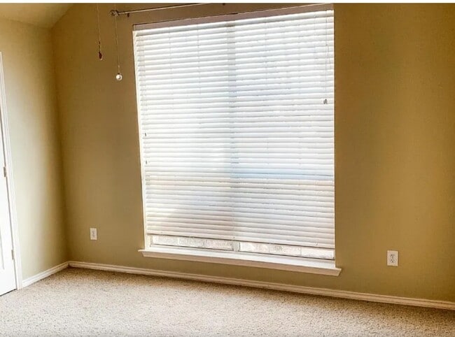 Building Photo - 9229 Daystar Dr