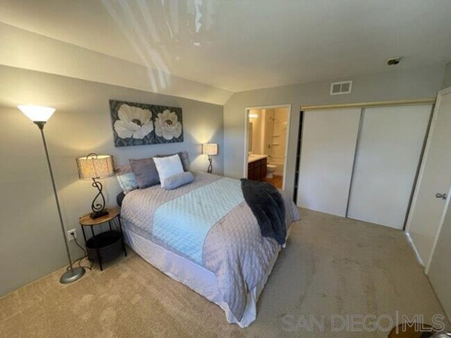 Building Photo - 2 Bedroom Condo in Mission Valley!