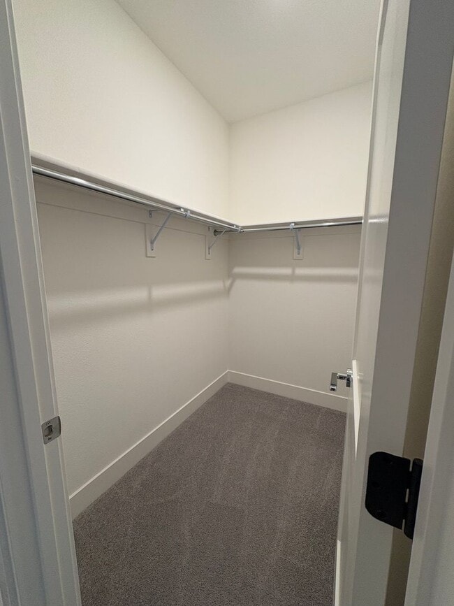 Building Photo - Beautiful 4 Bedroom 2.5 bath Home In Oakley with Solar