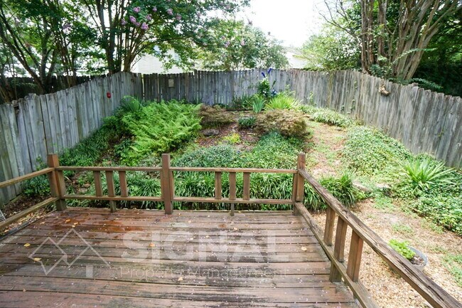 Building Photo - 352 Jamestown Manor Dr